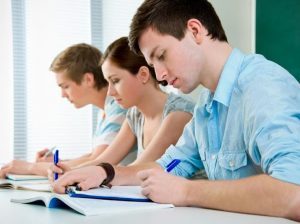 étudiants en plein travail